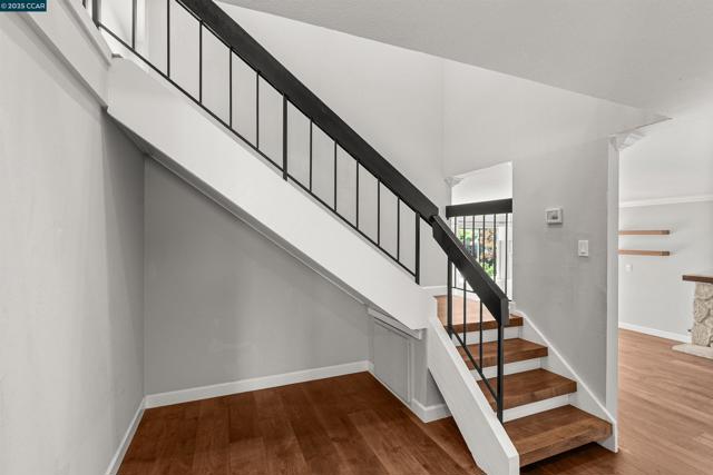 4403 Winterberry Ct, Concord CA: https://media.crmls.org/mediaz/5885bfdf-1e73-4d9c-8910-465213595bf5.jpg