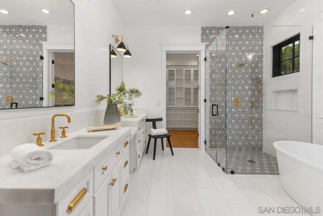804 Hygeia, Encinitas CA: https://media.crmls.org/mediaz/588627ae-de75-4522-9c7d-28e8585625f5.jpg
