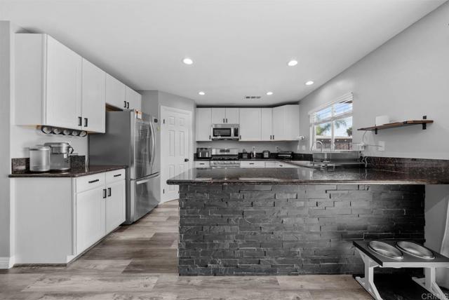 Detail Gallery Image 2 of 49 For 1482 Ridgeline Ct, San Diego,  CA 92154 - 5 Beds | 3 Baths