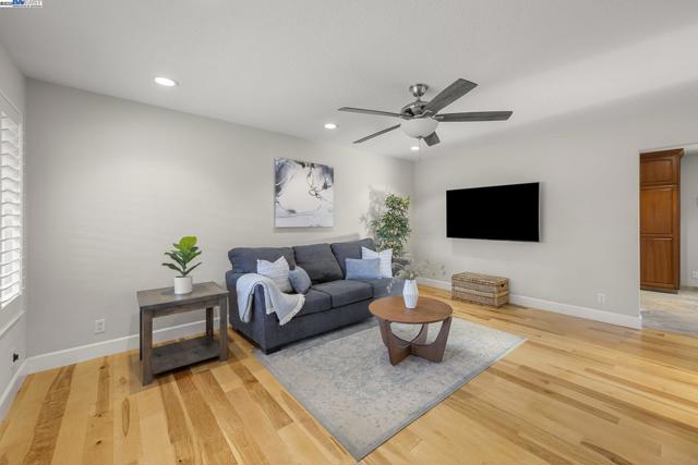 5706 Willkie Pl, Fremont CA: https://media.crmls.org/mediaz/58879bf5-b7a5-45ac-9b60-9b0126e08b39.jpg