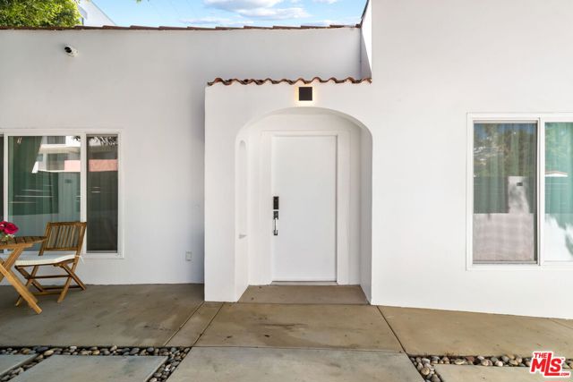 8226 Fountain Avenue, West Hollywood CA: https://media.crmls.org/mediaz/5887af46-b447-46fe-ae3b-510e5bd5d4ae.jpg