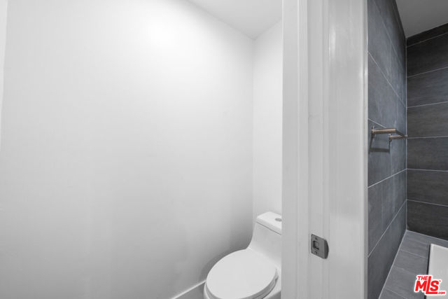 235 S Tower Drive, Beverly Hills CA: https://media.crmls.org/mediaz/5887d660-ce2a-4b6d-bd90-b04cb71a8037.jpg