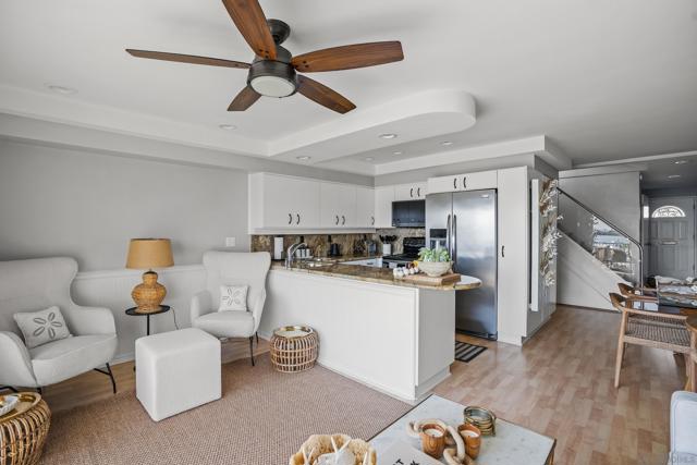 1623 Glorietta Blvd, Coronado CA: https://media.crmls.org/mediaz/5887e449-a271-469a-b8ac-4cb609c16d68.jpg