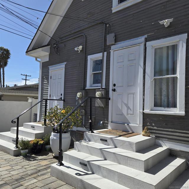 1525 Monroe Avenue, San Diego CA: https://media.crmls.org/mediaz/58884ec8-19cb-4f04-9ed4-f4975bf7af95.jpg