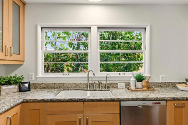 279 Oakhurst Place, Menlo Park CA: https://media.crmls.org/mediaz/588951a1-db52-4725-a08e-1296a7b85db9.jpg