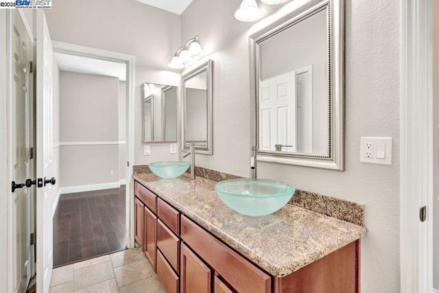 2315 Sabrina Way, Tracy CA: https://media.crmls.org/mediaz/5889b61b-a5ec-4ceb-b95b-6a1016eee142.jpg