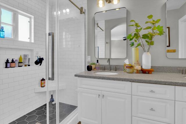 2640 Escala Circle, San Diego CA: https://media.crmls.org/mediaz/588ad045-7b64-49e0-8a7f-33be91a85900.jpg