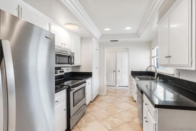 12091 Lomica Dr, San Diego CA: https://media.crmls.org/mediaz/588ad5df-0de2-4621-83ae-97baa027206f.jpg