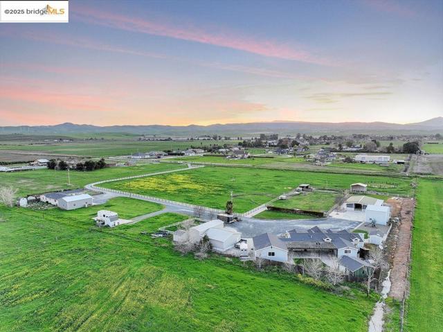 4985 Bixler Road, Byron CA: https://media.crmls.org/mediaz/588ad631-375f-4512-ba82-cffd10aef241.jpg