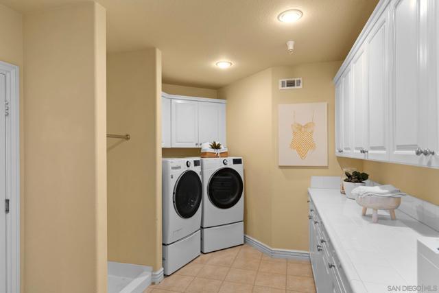 521 Latigo Row, Encinitas CA: https://media.crmls.org/mediaz/588b88a2-d4ab-4800-b91c-817ec09e1db1.jpg