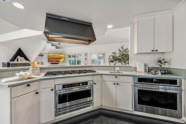 Image 14 of 59 For 7828 Foothill Knolls Dr
