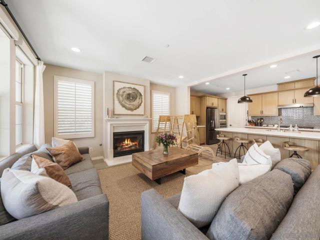 916 Camino Aldea, Chula Vista CA: https://media.crmls.org/mediaz/588bb1b6-4373-46df-b5e6-e75932e17bc1.jpg