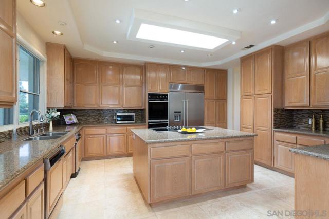 13388 Highlands Ranch Rd, Poway CA: https://media.crmls.org/mediaz/588c16bf-e96c-4782-885c-0a51400d8adc.jpg