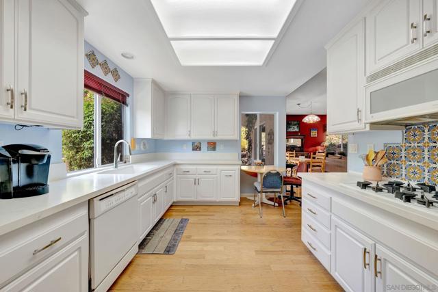 2106 Zachary Gln, Escondido CA: https://media.crmls.org/mediaz/588c3843-22a8-4761-9d94-fa9e92fba0ef.jpg