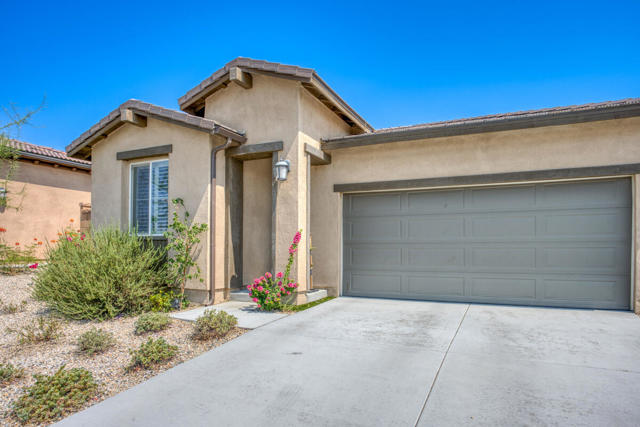 62742 N Crescent Street, Desert Hot Springs CA: https://media.crmls.org/mediaz/588ca9cb-70d3-4fe0-947a-232ccb86981b.jpg