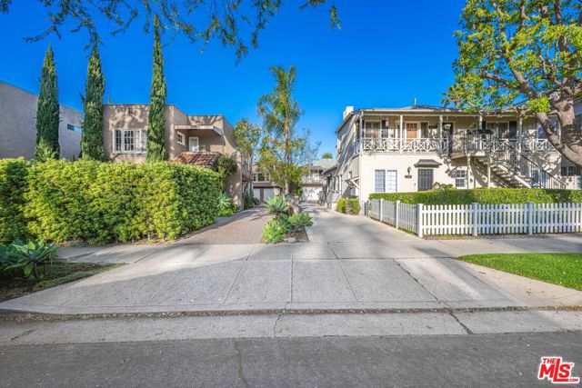 745 -747 1/4 N Hayworth Avenue, Los Angeles CA: https://media.crmls.org/mediaz/588d888c-27c7-414c-9ecf-5477a066e2f6.jpg
