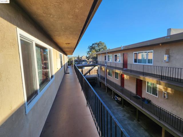3020 35th Avenue, Oakland CA: https://media.crmls.org/mediaz/588dcddb-90c3-41d5-bff4-28d2565b847b.jpg