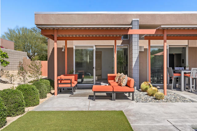 1069 Azure Court, Palm Springs CA: https://media.crmls.org/mediaz/588e20dc-7a13-4f95-a577-065c94b8b990.jpg