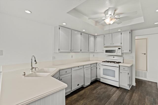 1349 Via Firenze, San Marcos CA: https://media.crmls.org/mediaz/588eaefa-5362-44c3-8588-c1bc5643de06.jpg