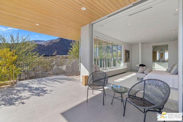 2381 Vista Palizada Drive, Palm Springs CA: https://media.crmls.org/mediaz/588eceaf-6744-4734-b31a-56f78c75ffd3.jpg