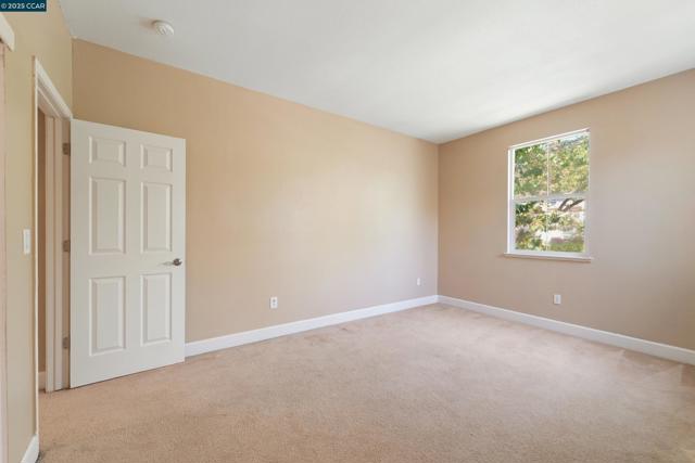 513 Lexington Dr, Vallejo CA: https://media.crmls.org/mediaz/588fe365-7915-48d9-86d9-4882bdfa6ba5.jpg