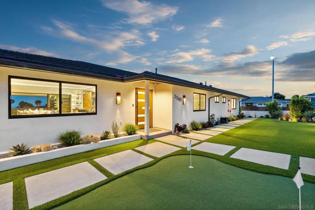 5560 Moonlight Lane, La Jolla CA: https://media.crmls.org/mediaz/588ff478-ab4e-4906-8a44-dd080cb90820.jpg