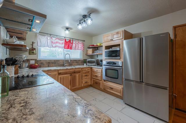 528 La Mesa Drive, Salinas CA: https://media.crmls.org/mediaz/58907be8-46bb-4369-856d-a299809c2984.jpg