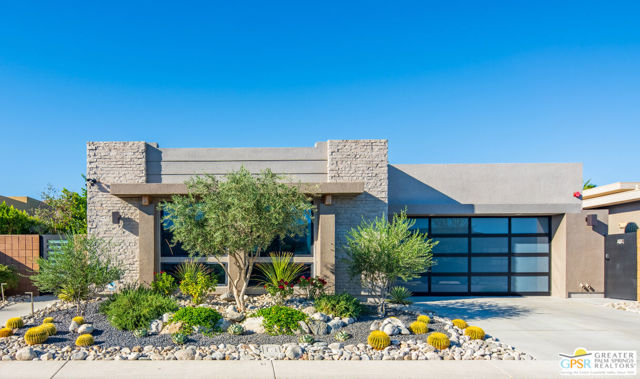 4321 Lumina Way, Palm Springs CA: https://media.crmls.org/mediaz/589094ec-9c82-4849-b31a-00dd13672240.jpg