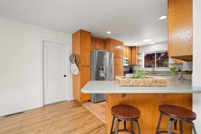 3407 Maplethorpe Lane, Soquel CA: https://media.crmls.org/mediaz/5890f761-305b-4bbe-8cf0-a482cb84294b.jpg