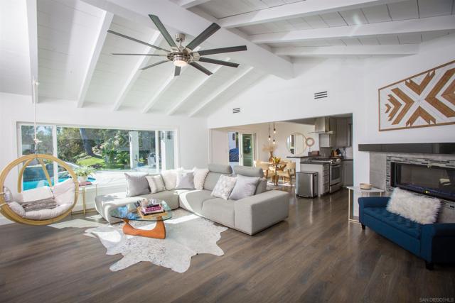 455 Glencrest Dr, Solana Beach CA: https://media.crmls.org/mediaz/58910372-9a78-46ca-840b-ea4d96ad88c9.jpg