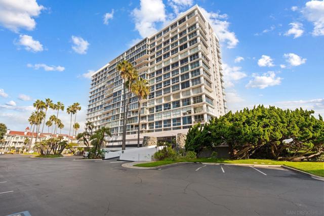1710 Avenida Del Mundo, Coronado CA: https://media.crmls.org/mediaz/58914763-0891-49f9-ab69-0c9102b270df.jpg