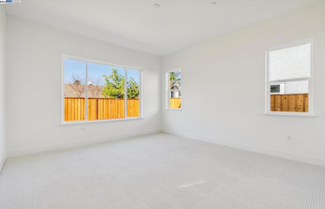 1137 Bradbury Dr, Discovery Bay CA: https://media.crmls.org/mediaz/58915a7b-76a3-4e71-915e-4e5b4be76922.jpg