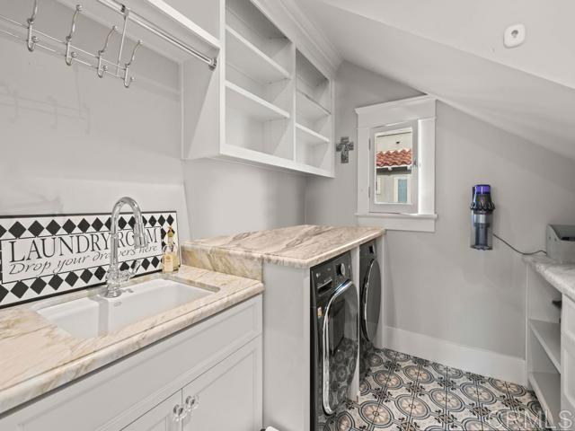 Detail Gallery Image 21 of 54 For 1027 G Ave, Coronado,  CA 92118 - 5 Beds | 3/1 Baths