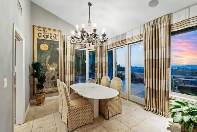 2885 Caminito Merion, La Jolla CA: https://media.crmls.org/mediaz/5891d457-1d58-4177-aa83-93a0eb6c150b.jpg