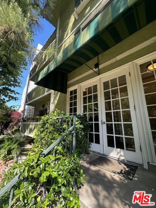 10965 Rochester Avenue, Los Angeles, California 90024, ,Multi-Family,For Sale,Rochester,24448141