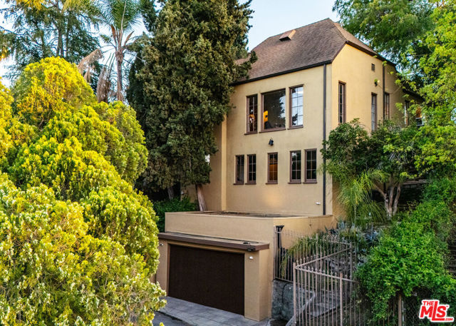 263 Lamont Drive, Los Angeles CA: https://media.crmls.org/mediaz/5892044e-0484-46cb-88cf-07d7bf32d487.jpg