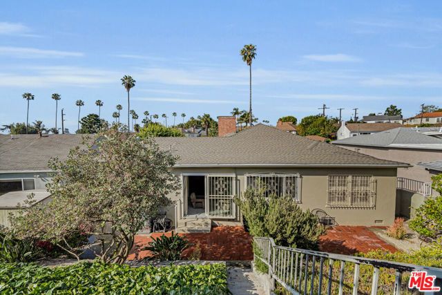 5248 Parkglen Avenue, Los Angeles CA: https://media.crmls.org/mediaz/58926372-2f31-4ab3-9f3d-f79621c44024.jpg