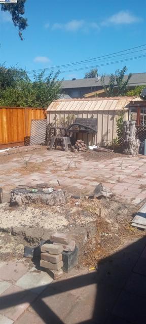 1059 Santa Clara Ave, Alameda CA: https://media.crmls.org/mediaz/589265db-e471-449a-9b61-ffc573ca1b50.jpg