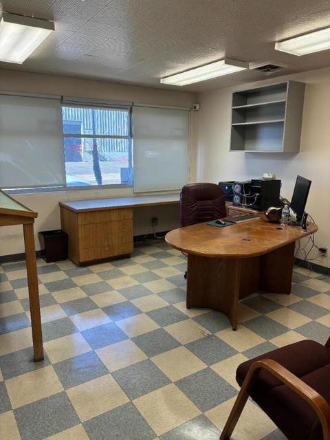 320 Victory Ave, South San Francisco CA: https://media.crmls.org/mediaz/58929375-9b5a-45d6-9cd7-c41375140f6c.jpg