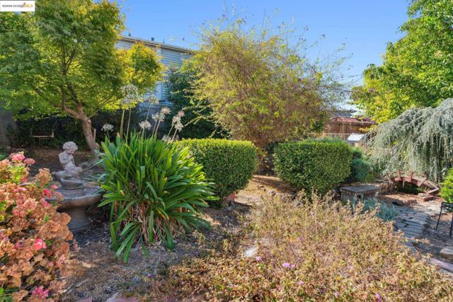 2570 99th Ave, Oakland CA: https://media.crmls.org/mediaz/5892b300-9f12-43de-88ab-6f8e2b1ebb22.jpg