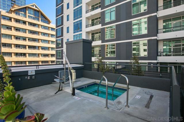 425 W Beech St, San Diego CA: https://media.crmls.org/mediaz/5892f63f-fc9b-4927-8db3-a7ecef3f96f2.jpg