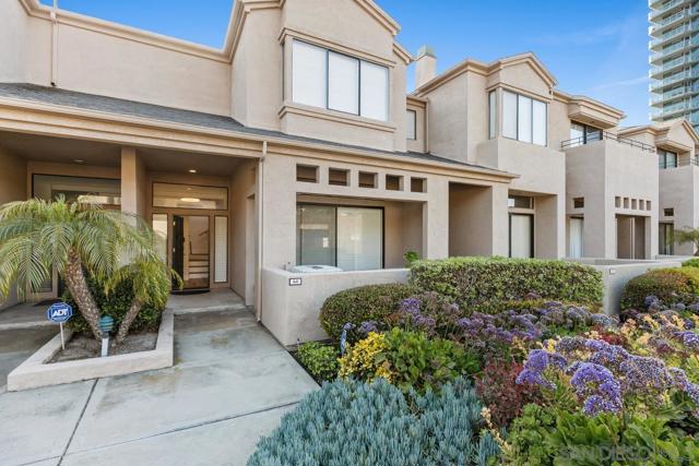 4353 Nobel Dr, San Diego CA: https://media.crmls.org/mediaz/5893a1ad-5600-499d-93d4-de144132e8e2.jpg