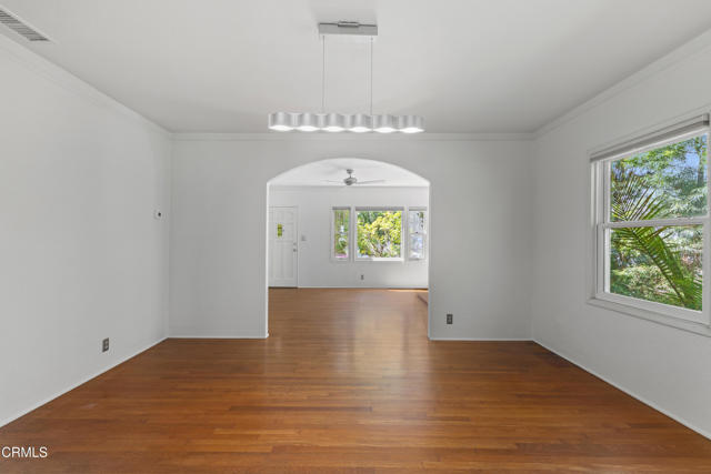 917 W W Victoria Street, Santa Barbara CA: https://media.crmls.org/mediaz/5893e217-fe15-47ea-8cb6-5e3c814b9af0.jpg