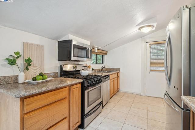 11349 Alameda Ave, Brookdale CA: https://media.crmls.org/mediaz/58940372-c588-4f6d-a6d2-4fe7a023552a.jpg