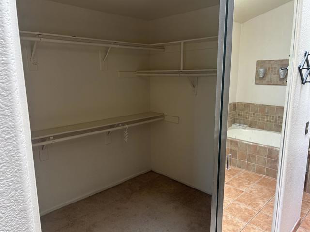 402 Calle Corazon, Oceanside CA: https://media.crmls.org/mediaz/58942e07-b3a1-472e-9102-4ca0312e9867.jpg