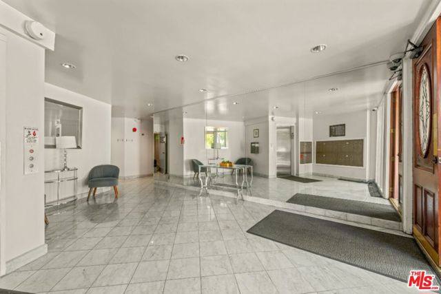 Image 9 of 16 For 530 Barrington Avenue 102