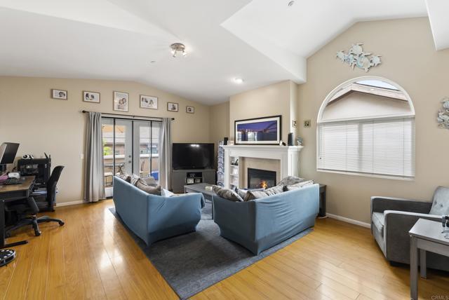 Detail Gallery Image 10 of 73 For 535 F Ave #4,  Coronado,  CA 92118 - 3 Beds | 2 Baths