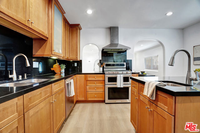 4476 Calhoun Avenue, Sherman Oaks CA: https://media.crmls.org/mediaz/5894c852-0d0d-4969-a294-3d80ba697e49.jpg