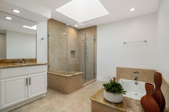 7 Dartmouth Drive, Rancho Mirage CA: https://media.crmls.org/mediaz/5894d3ab-a196-4633-b5f7-db91097ecf76.jpg