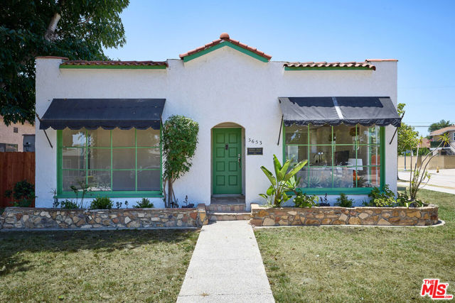 3653 Falcon Avenue, Long Beach CA: https://media.crmls.org/mediaz/5894faee-32b5-467a-84c0-6c8ca2735168.jpg